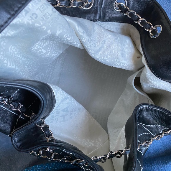 🖤 HP🎉Chanel Bucket Lambskin Bag - Picture 9 of 16